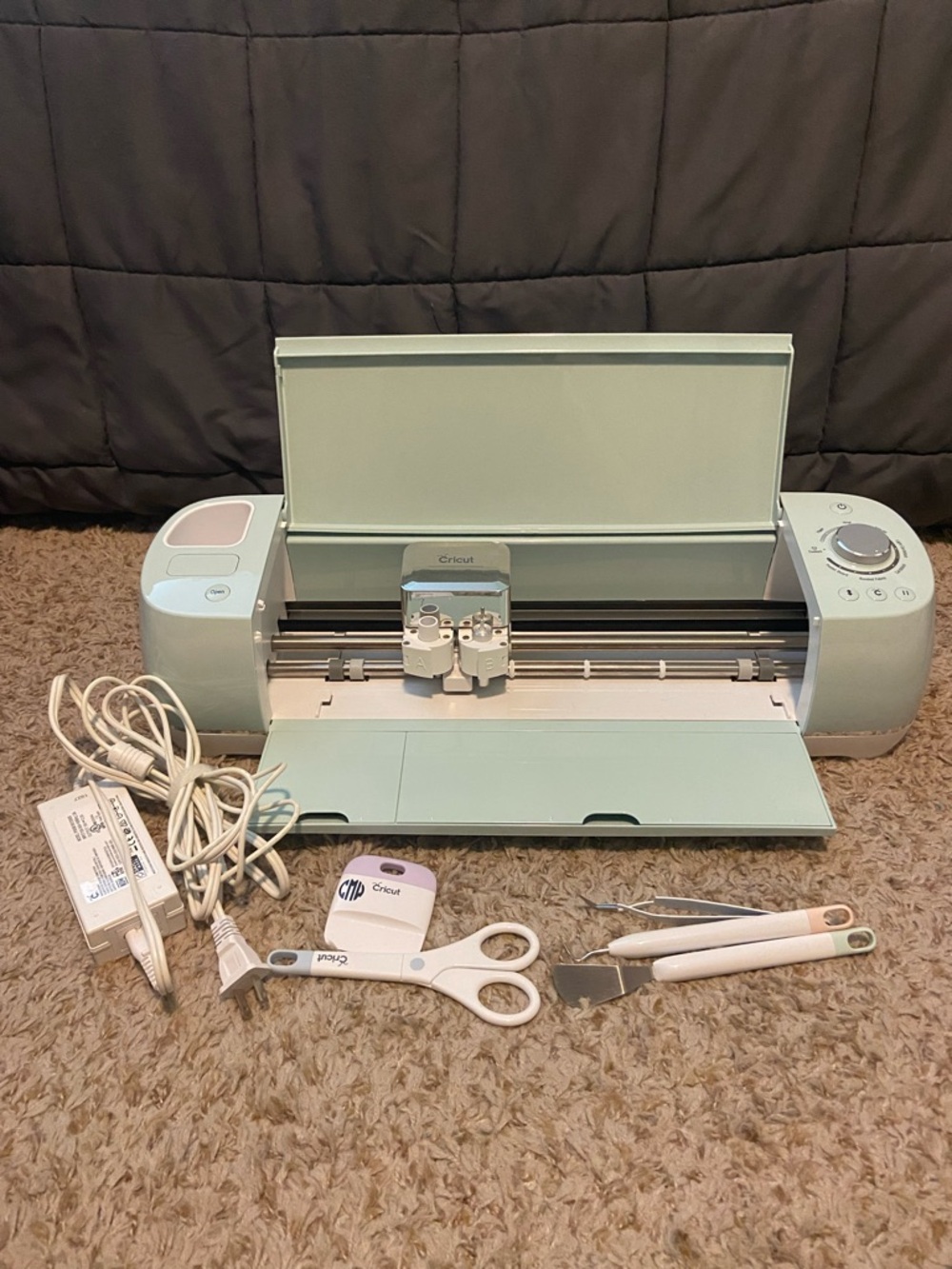 Like New Cricut Explore Air 2 Mint Green Cutting Machine, 5 Tools & 3 Mats